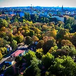Herzlich Willkommen - Küss die Hand